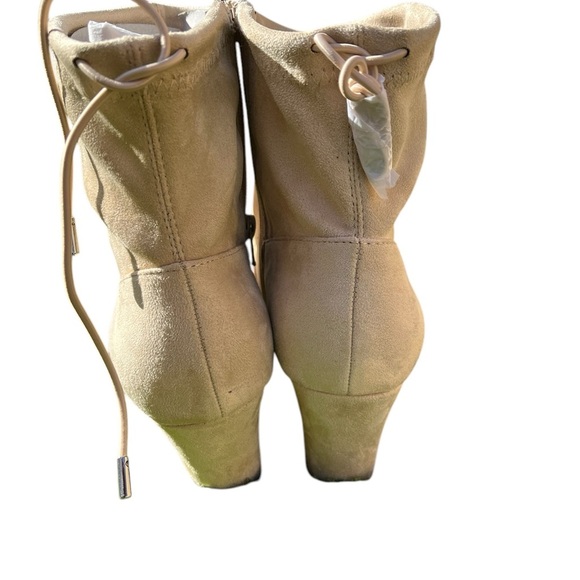 NWOT Women’s tan suede colored ankle boots size 10.5W by Comfort View. Lace tie - Picture 5 of 6